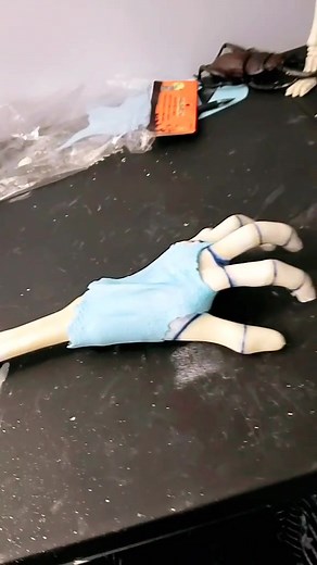 WHOA. #Tutorial ?! #DIY #corpsebride hand! #hauntedtiktok #timburton #halloween #decoration #skeleton #cute #wedding #putaringonit #emily #victor