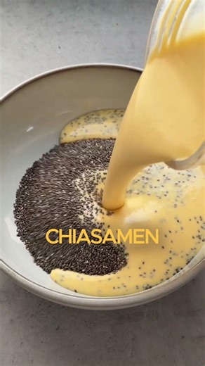 ⬇️ Go to the recipe ⬇️ Mango Chia Pudding 😍