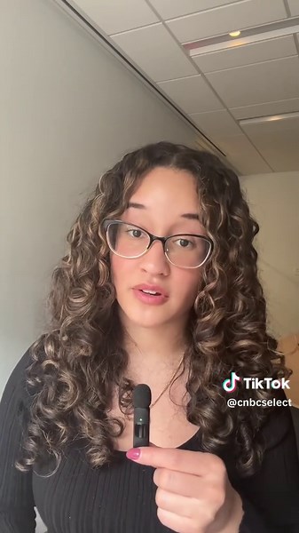 We're breaking down the biggest financial scams happening this year so you can avoid falling for them. #cnbcselect #cnbc #personalfinance #finances #finance #moneytips #scamtips #howtoavoidmoneyscams #moneyscams #financialscams #howtoavoidscams #whattodoifyougetscammed