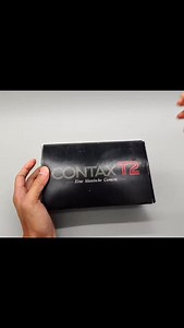 📸 Contax T2｜New Arrivals✨ 有時候，經典不只是被收藏， 而是再次被遇見。 這台 T2，保存得幾乎完美—— 連盒都還在，像時間對它格外溫柔。 銀色機身的光澤， 鏡頭轉動時的那一聲「喀嚓」， 都像是在對你說： 「我準備好再次被帶出門了。」 🌿 🎞️ 對焦於當下，也對焦於記憶。 願下一個故事，由你開始。 #ContaxT2 #FilmCamera #AnalogLove #日常底片 #光影故事 #攝影 #底片生活 #復古相機 #攝影日記 #時間的溫度 #imageplayground | Imageplayground
