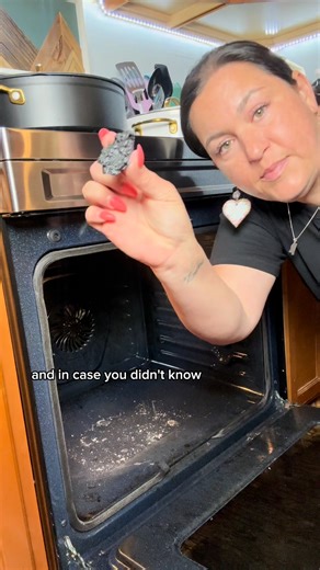 🗣🗣Yes, I use my self-cleaning function on my oven. But tell me this, does your self-cleaning oven get THIS clean? 💪 Sometimes elbow grease is what you have to do. I'll add my favorite cleaning supplies below. | Mississippi Kween