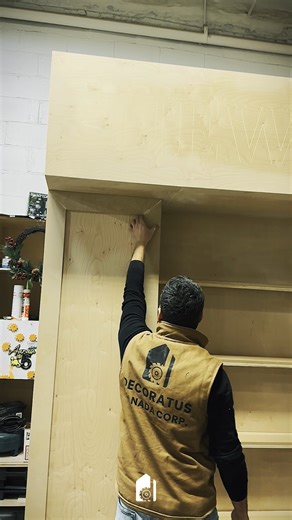 This is exactly how we build it what you see is real work. No ready-made decor, no covers, no temporary fixes. This structure is built from scratch in our workshop. The wood, the thickness, the proportions everything is calculated so it actually works in real event spaces. It doesn’t disappear in large venues. It fills the space and pulls attention. These kinds of backdrops are usually chosen for: – product launches – corporate events – brand activation zones – premium weddings and high-end even