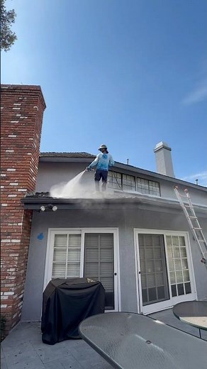 Roof Cleaning Transformation – Quick, Safe & Effective! 🏠✨