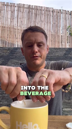 Our 16:1 extract capsules are actually the best way to add functional mushrooms into beverages. We often get requests from cafés and F&B brands for bulk extract powder — but in reality that creates waste, dosing inconsistency, and stability issues. Potent mushroom extracts are extremely moisture-sensitive, so once exposed to air or humidity they harden and degrade quickly. Encapsulation protects the extract, prevents loss, and makes dosing simple and precise every time. The capsules pull apart e