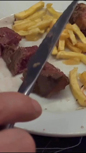 7K views · 52 reactions | Não é um samurai. É a carne que é muito tenra. | Esquina Steakhouse | Facebook