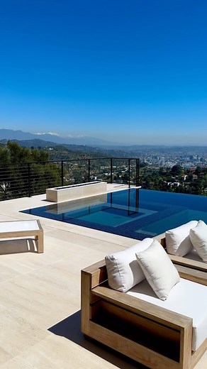 D O M I N I C K W H E L T O N | This view 👌 ⁠📞 Send me a DM or email to get in touch! 📧 dominick@greenparrotrealty.com Dominick Whelton (DRE # 02213929) | Instagram