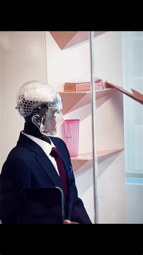 Robots are not soo lazy like humans ❌#roberttherobot #robots #humanoid