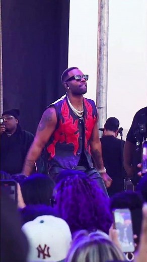 TDE Christmas - Mario comes out and sings his classics for the Nickerson gardens #mario #rnb