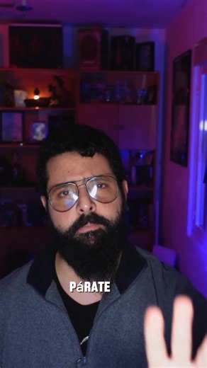 Programación en español 👨‍💻 on Instagram: "Si eres programador o estás aprendiendo desarrollo de software, hay dos estructuras de datos que debes entender sí o sí: pilas (stacks) y colas (queues). Link al video con ejemplos de código: https://youtu.be/Hd6fFKQ3g1Y?si=yape8KDN1oUQXNX5 En este vídeo te explico de forma clara y directa: - Qué son las pilas y las colas - En qué se diferencian - Cómo funcionan en la práctica - Por qué son fundamentales en programación Estas estructuras aparecen cons