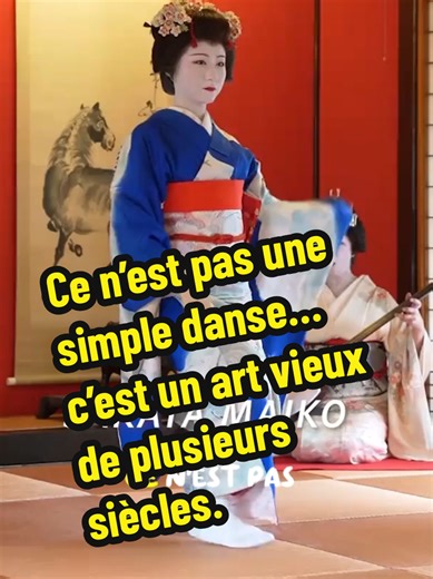 Ce n’est pas une simple danse… c’est un art vieux de plusieurs siècles. Si la culture japonaise te fascine, mets un j’aime ❤️, partage cette vidéo et abonne-toi pour découvrir les traditions les plus secrètes du Japon. #CultureJaponaise #japan #japon #TraditionJaponaise #FoodJapan