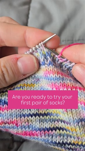 Katie | Knitting & Oils on Instagram: "🤍 Free sock pattern! 🤍 Are you ready for a simple sock pattern? 🧦 I took all my favorite sock techniques and put them into one free vanilla sock pattern. Cabled cast on, magic loop, heel flap and gusset, and a kitchener toe. Comment the word "sock" and I'll send you my free sock pattern 😊"