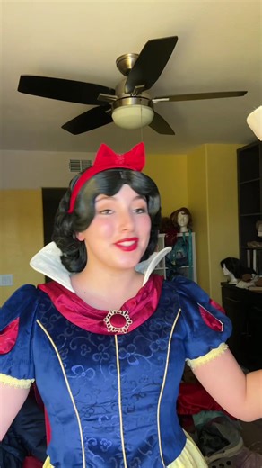 #snowwhite #partyprincess #snowwhitecosplay #cosplay #partyentertainment