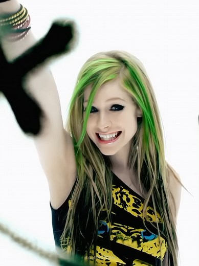 @Avril Lavigne smile mv, this is favorite mv from goodbye lullaby album🤘😌 . . . #avrillavigne #goodbyelullaby #avrilfans #canadian #fyp #viral #reels #rocknroll #rockstar #rockstar #2000sthrowback #2000s #smile #green