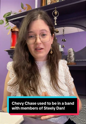 Did you know that Chevy Chase played in a band in college whose members would go on to be Steely Dan? Back while they attended Bard College he played drums in a band with Donald Fagen and Walter Becker, who would go on to later form Steely Dan! While you may know Chase for his comedy or acting in National Lampoon, many don’t know about his drumming past 🥁 Follow along for more interesting music facts and industry knowledge! #musichistory #steelydan #musicfacts #didyouknow #musicindustry