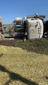 Hey that looks familiar 😄 #johndeere #graincart #chevy #truck #farming #agriculture #johndeere #fblifestyle | Jose Maxwell