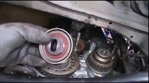 Sincronización de un honda ACCORD motor 2.3. En este sencillo video veremos la sincronización de un motor para el cambio de banda de tiempo, en un motor de honda. Espero este sencillo video te sea de utilidad. | CHANE Tutoriales de Mecánica