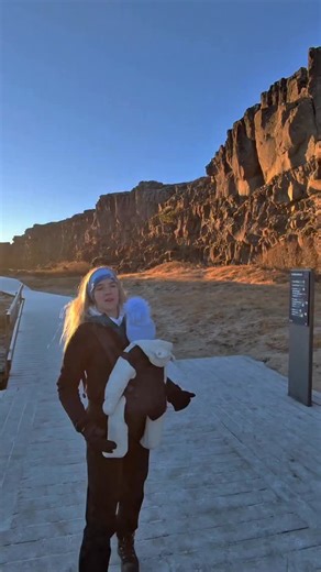 Let’s try that again - uploaded twice because I had accidentally left an overlay in the video making it 1m 46 secs long when it’s only 1min long. Trying to teach Gabriel basalt | Scottish Geologist