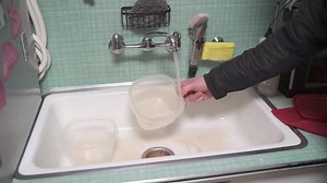 The best way to clean plastic containers