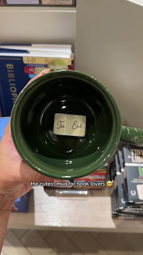 a last-sip surprise 🥹📖 love the simplicity of this mug (and what a perfect colour for fall) 🍂#booklover #coffemug