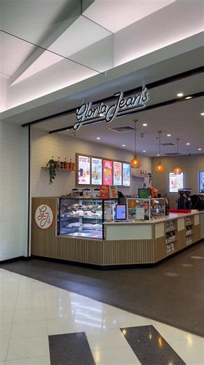 Biscoff is back at Gloria Jean's Coffees AUS - and it’s even more irresistible than you remember! Whether you're in the mood to sip it hot or chill out with a cool twist, the Biscoff Latte and Biscoff Chiller are here to satisfy your sweet side 🤎 Warning: You may become obsessed! #Colonnades #Noarlunga #GloriaJeans #AllAboutFlavour #Biscoff #BiscoffChiller #BiscoffLatte | Colonnades Shopping Centre