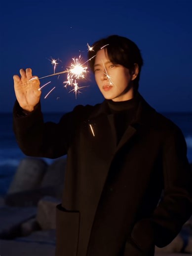 Membalas @momray8 udah gede masih asik main kembang🎇 api ni bocah🤭✌️✌️#parkhaejin #parkhaejin_official #parkhaejinupdate #3r5a17 #fypage