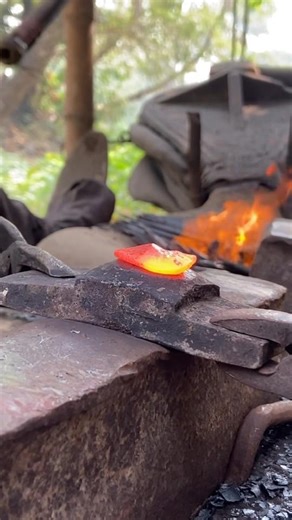 Part√605-ASMR Blacksmithing Forging a Nail. #blacksmithing #metalwork #shorts