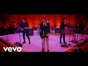 5 Seconds Of Summer (5SOS) - She Looks So Perfect (On The Record: Youngblood Live)