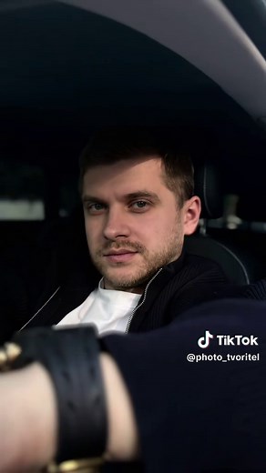 Easy way to take better selfie in your car 😏😎🤳 #photography #selfie #carselfie #mobilephotography #photoideas
