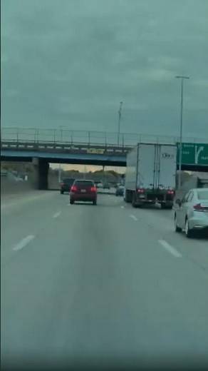 Good lane change on mad Max mode Tesla FSD14.2.4 HW4