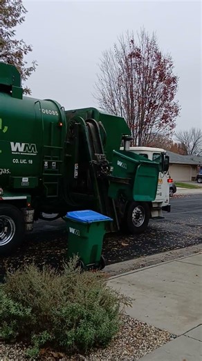 Waste Management Autocar N2 Amrep on yard waste