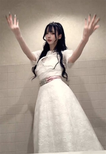 ウェディングドレスでマツケンサンバを踊るのは世界初？