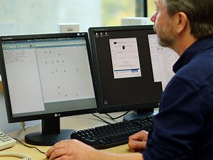 A Visual Guide to Sorting Electrophysiological Recordings Using 'SpikeSorter'