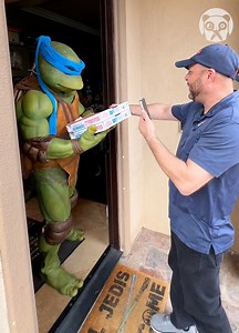 555K views · 4.3K reactions | Funny cosplayers surprise pizza delivery guy Partner: she_redder | Crafty Panda | Facebook