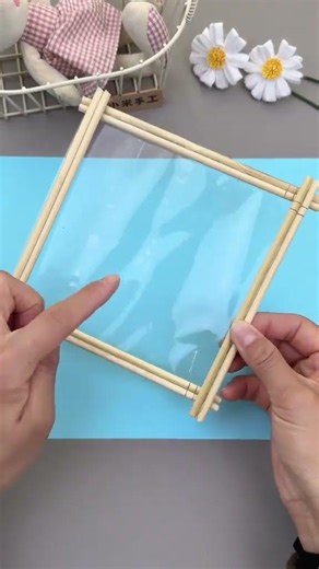 Spring Craft Hacks: Turn Chopsticks into Flower Picture Frames