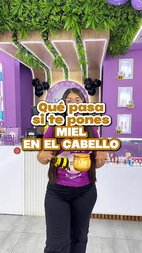 La rutina CON MIEL REAL para las mujeres que aman cuidarse el cabello 💜 🍯💜 PERFUME CAPILAR DE MIEL con efecto GLOSS DE CLICK HAIR: Aroma irresistible con FEROMONAS, que combina notas de caramelo, ámbar y vainilla 🍮💛 Este perfume no solo te hace oler delicioso hasta por 48 horas, sino que también hidrata, es termoprotector y deja tu cabello con un brillo espectacular gracias a la miel de abejas REF 34 100ml 🍯 Shampoo de Miel efecto GLOSS CLICK HAIR: Potencia la nutrición y un brillo intenso
