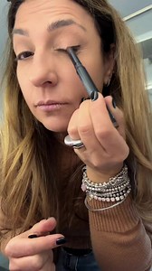 132K views · 1.1K reactions | Come truccarsi in due minuti prima di andare a Times Square | 퐀퐧퐠퐞퐥퐚 퐀퐪퐮퐢퐥퐢퐧퐨 퐁퐞퐚퐮퐭퐲 퐆퐮퐢퐝퐞 | Facebook