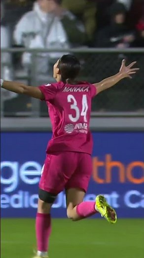 Manaka Matsukubo intercepts and sends it soaring over the keeper to double NC's lead 🚀 #nwsl