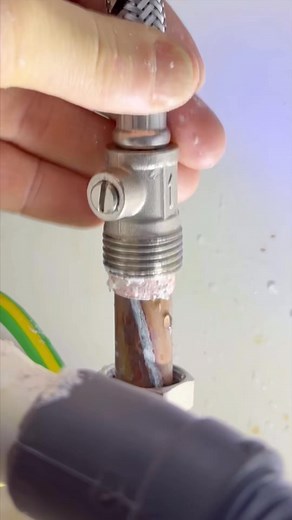 Fixing a leak on compression fitting. NO PASTE! #amsr #plumbing #toolbag #pipes | Buidingmen USA