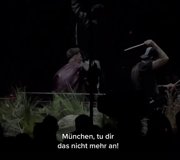 Wenn @Apache 207 nächstes Jahr wieder tourt, lauf nicht, RENN. Die Songs hitten live einfach different 🤯 (wo) hast du ihn gesehen? #apache207 #apachemünchen #apachelive #apachelivemünchen #konzert #olympiahalle #olympiahallemünchen #apachekonzert #apachekonzert2022 #apachekonzertmünchen #wiesotustdudirdasan #platte