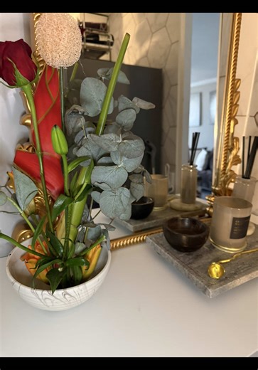 This kitchen nook has quickly become one of my favorite spaces at home! I’m obsessed with #ikebana arranging and it’s a hobby that allows for me to pour out expression creativity 💐 #trend #trending #selflove #fyp