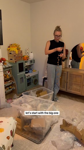 Alexandra Wren | warning: some santa chat🎅🤣 here are my christmas traditions, what are yours? do you do what i do? 🎄 #christmas #christmastreedecorating... | Instagram