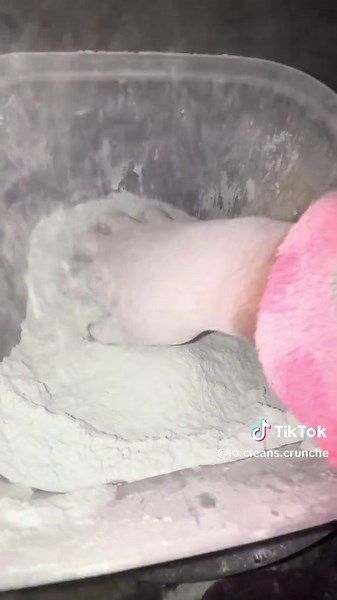 Lo cleans& crunches ASMR (@lo.cleans.crunche)’s videos with original sound - Lo cleans& crunches ASMR