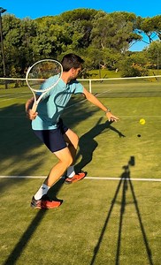 7 ways to hit your forehand, which one are you choosing? - Topspin: ultimate consistency and control - Flat: maximum power attack - Jumping: high ball put aways - Slice: defend or neutralise or change of tempo - Moonball: defend and frustrate your opponent. - Angle: open up the court and make your opponent move - Drop shot: catch your opponent off guard and make them run forward. Follow for more great tennis content 🎾 #forehand #tennisforehand #tennis #tennis🎾 #tennisplayer #tenniscourt #tenni