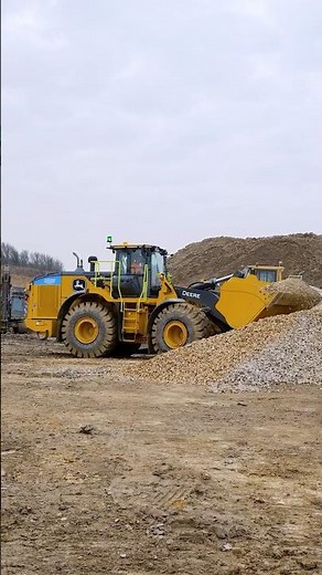 Introducing Ashcourts newest John Deere loading shovel 🤩#johndeere #loadingshovel #aggregates
