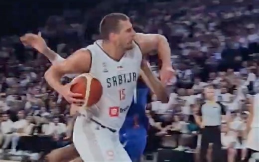 约基奇直接撞飞文班亚马！！！塞尔维亚vs法国全场集锦场边视角