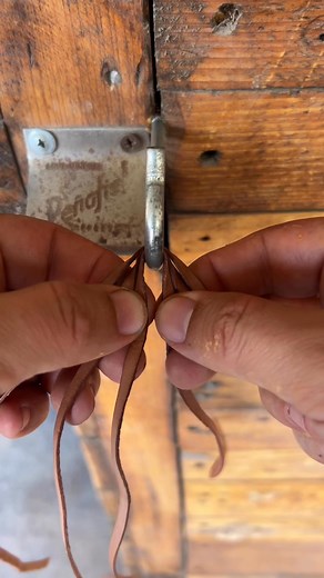 297K views · 4.6K reactions | Trenza redonda de 6 tientos. #cuero #trenzado #tutorial | Diego Olvera. | Facebook