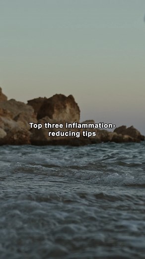 Inflammation can wreak havoc on your body, leading to various health issues. Fortunately, there are simple ways to combat it. Here are three powerful tips to reduce inflammation naturally. 🌿 Eat Anti-Inflammatory Foods: Incorporate foods like turmeric, leafy greens, and fatty fish into your diet to naturally reduce inflammation. 💧 Stay Hydrated: Drink plenty of water to help flush out toxins and keep your body functioning optimally, which can reduce inflammation. 🧘‍♀️ Manage Stress: Practice 