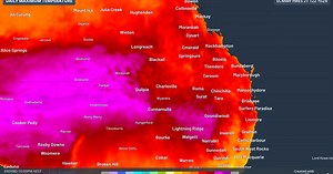 Cyclone, heat and floods as triple weather threat hits northern Aus