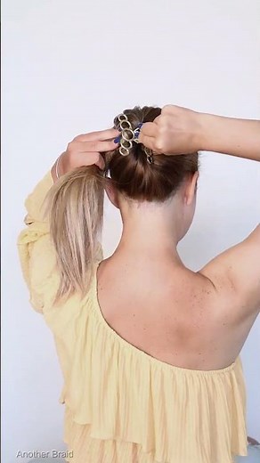 Easy French roll that looks super fancy 😍 #frenchroll #easyhairstyle #updohairstyle #hairtutorial