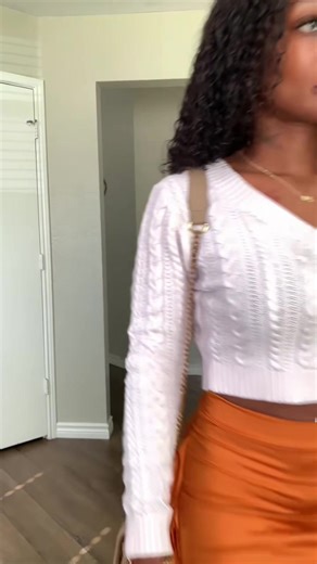 I Dress How I Feel🤩🧡 #myfashion #Outfitlook #styleinspo #fashioncontentcreator #falloutfits